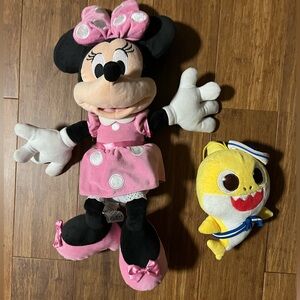 Disney Minnie Mouse and Baby Shark Plush Set